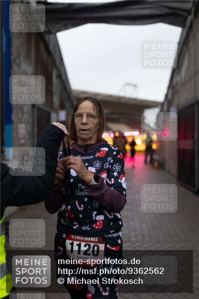 07.12.2025 - St. Pauli X-Mass-Run No. 15 Michael Strokosch http://msf.ph/oto/9362562 07.12.2025 10:59:49 Laufen 15, 1120 meine-sportfotos.de