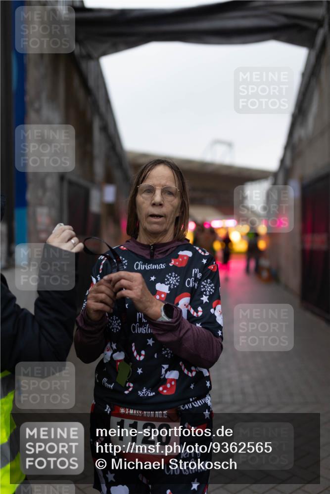 07.12.2025 - St. Pauli X-Mass-Run No. 15 Michael Strokosch http://msf.ph/oto/9362565 07.12.2025 10:59:49 Laufen 15, 1120 meine-sportfotos.de