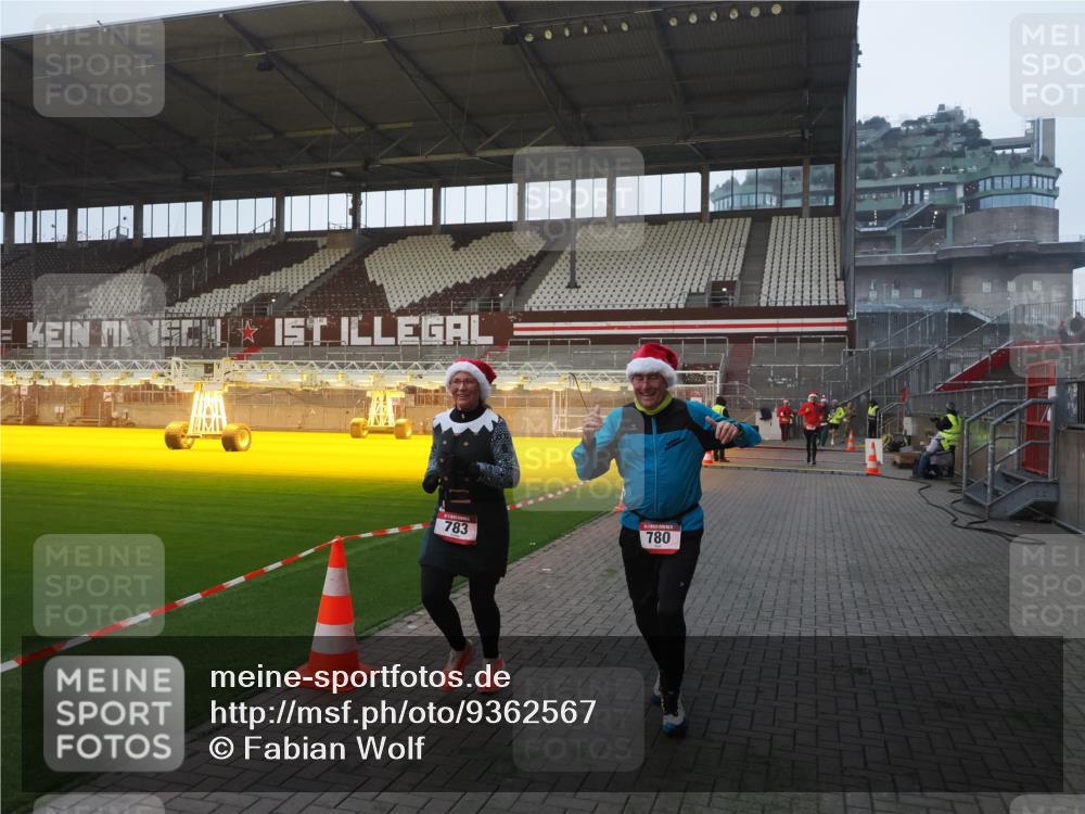 07.12.2025 - St. Pauli X-Mass-Run No. 15 Fabian Wolf http://msf.ph/oto/9362567 07.12.2025 10:01:19 Ziel 780, 783, 801, 1124, 1887, 1892, 2528 meine-sportfotos.de