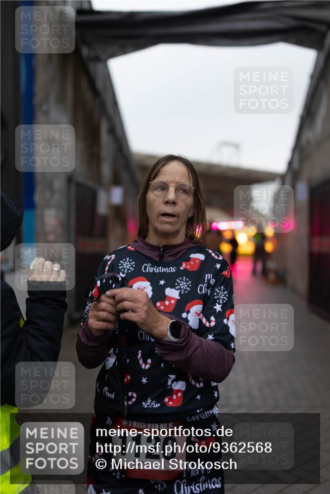 07.12.2025 - St. Pauli X-Mass-Run No. 15 Michael Strokosch http://msf.ph/oto/9362568 07.12.2025 10:59:49 Laufen 15, 1120 meine-sportfotos.de