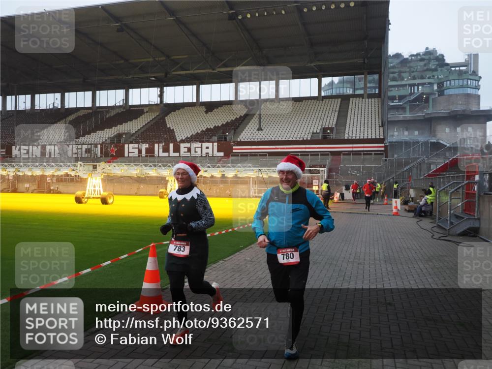 07.12.2025 - St. Pauli X-Mass-Run No. 15 Fabian Wolf http://msf.ph/oto/9362571 07.12.2025 10:01:19 Ziel 780, 783, 801, 1124, 1887, 1892, 2528 meine-sportfotos.de