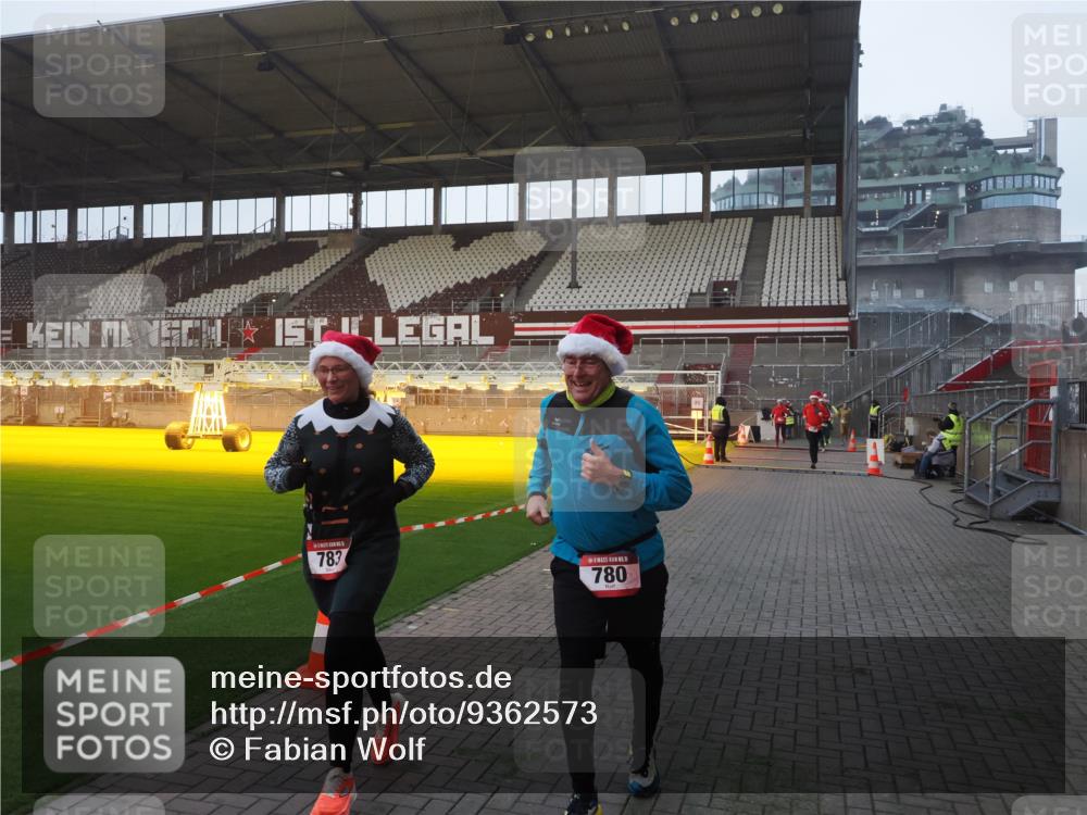 07.12.2025 - St. Pauli X-Mass-Run No. 15 Fabian Wolf http://msf.ph/oto/9362573 07.12.2025 10:01:19 Ziel 780, 783, 801, 1124, 1887, 1892, 2528 meine-sportfotos.de