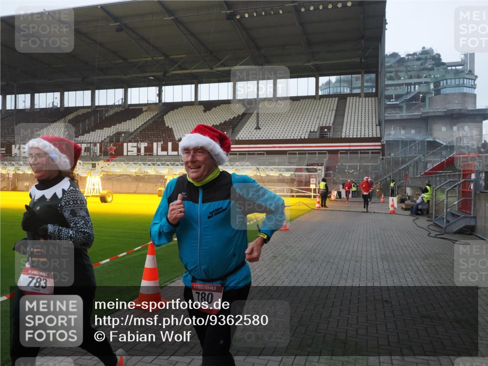 07.12.2025 - St. Pauli X-Mass-Run No. 15 Fabian Wolf http://msf.ph/oto/9362580 07.12.2025 10:01:20 Ziel 780, 783, 801, 1124, 1887, 1892, 2528 meine-sportfotos.de