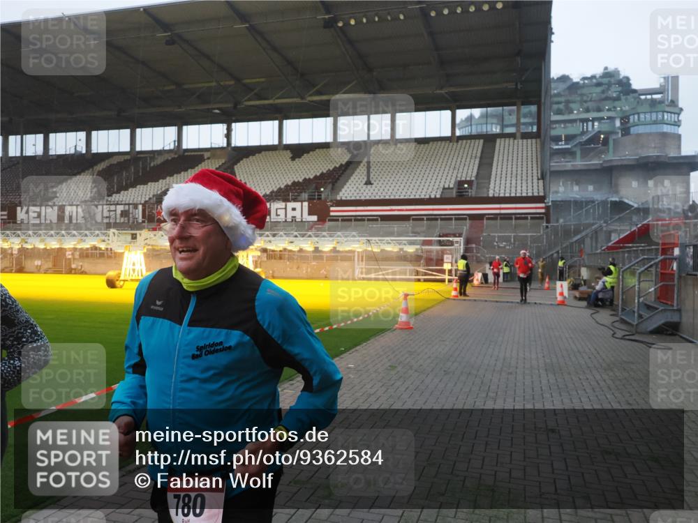 07.12.2025 - St. Pauli X-Mass-Run No. 15 Fabian Wolf http://msf.ph/oto/9362584 07.12.2025 10:01:20 Ziel 780, 783, 801, 1124, 1887, 1892, 2528 meine-sportfotos.de