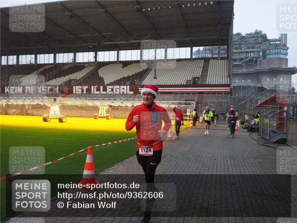 07.12.2025 - St. Pauli X-Mass-Run No. 15 Fabian Wolf http://msf.ph/oto/9362606 07.12.2025 10:01:26 Ziel 118, 393, 780, 783, 1124, 1294, 1760, 2528, 3187 meine-sportfotos.de