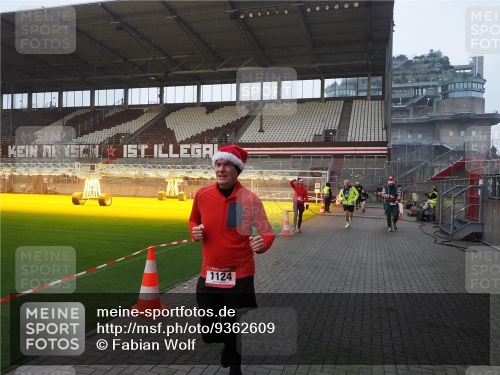 07.12.2025 - St. Pauli X-Mass-Run No. 15 Fabian Wolf http://msf.ph/oto/9362609 07.12.2025 10:01:26 Ziel 118, 393, 780, 783, 1124, 1294, 1760, 2528, 3187 meine-sportfotos.de