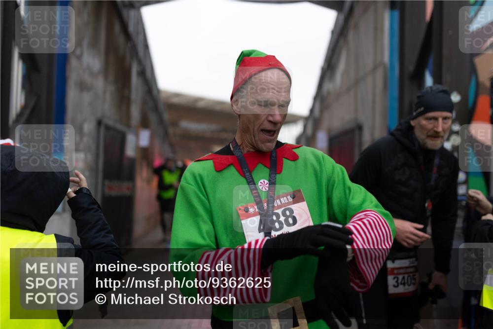 07.12.2025 - St. Pauli X-Mass-Run No. 15 Michael Strokosch http://msf.ph/oto/9362625 07.12.2025 11:00:09 Laufen 15, 15, 488, 3405 meine-sportfotos.de