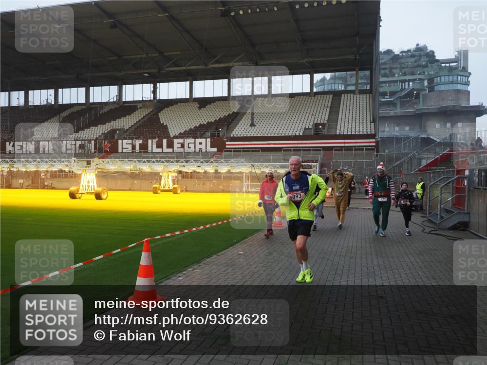 07.12.2025 - St. Pauli X-Mass-Run No. 15 Fabian Wolf http://msf.ph/oto/9362628 07.12.2025 10:01:29 Ziel 118, 393, 780, 783, 804, 1124, 1294, 1760, 3187, 3878 meine-sportfotos.de