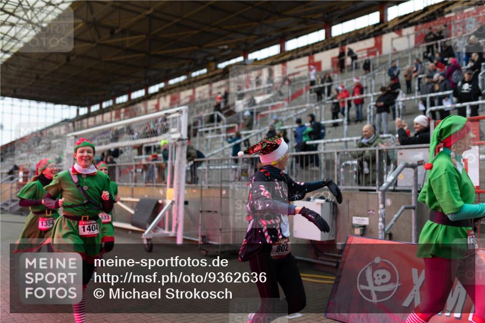 07.12.2025 - St. Pauli X-Mass-Run No. 15 Michael Strokosch http://msf.ph/oto/9362636 07.12.2025 11:00:34 Laufen 1354, 1404, 333, 802, 136 meine-sportfotos.de