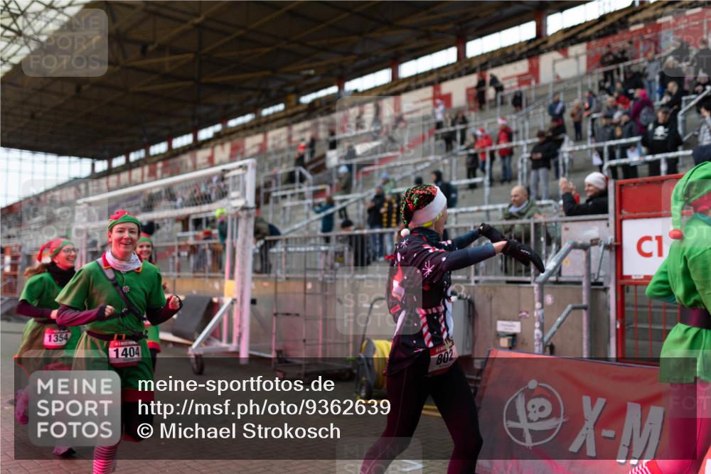 07.12.2025 - St. Pauli X-Mass-Run No. 15 Michael Strokosch http://msf.ph/oto/9362639 07.12.2025 11:00:34 Laufen 1354, 1404, 802, 1 meine-sportfotos.de