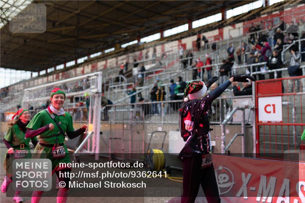 07.12.2025 - St. Pauli X-Mass-Run No. 15 Michael Strokosch http://msf.ph/oto/9362641 07.12.2025 11:00:34 Laufen 1354, 1404, 802, 1 meine-sportfotos.de