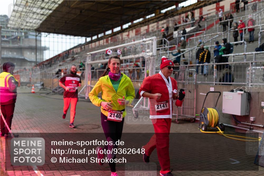 07.12.2025 - St. Pauli X-Mass-Run No. 15 Michael Strokosch http://msf.ph/oto/9362648 07.12.2025 11:00:51 Laufen 4129, 2140, 2141 meine-sportfotos.de
