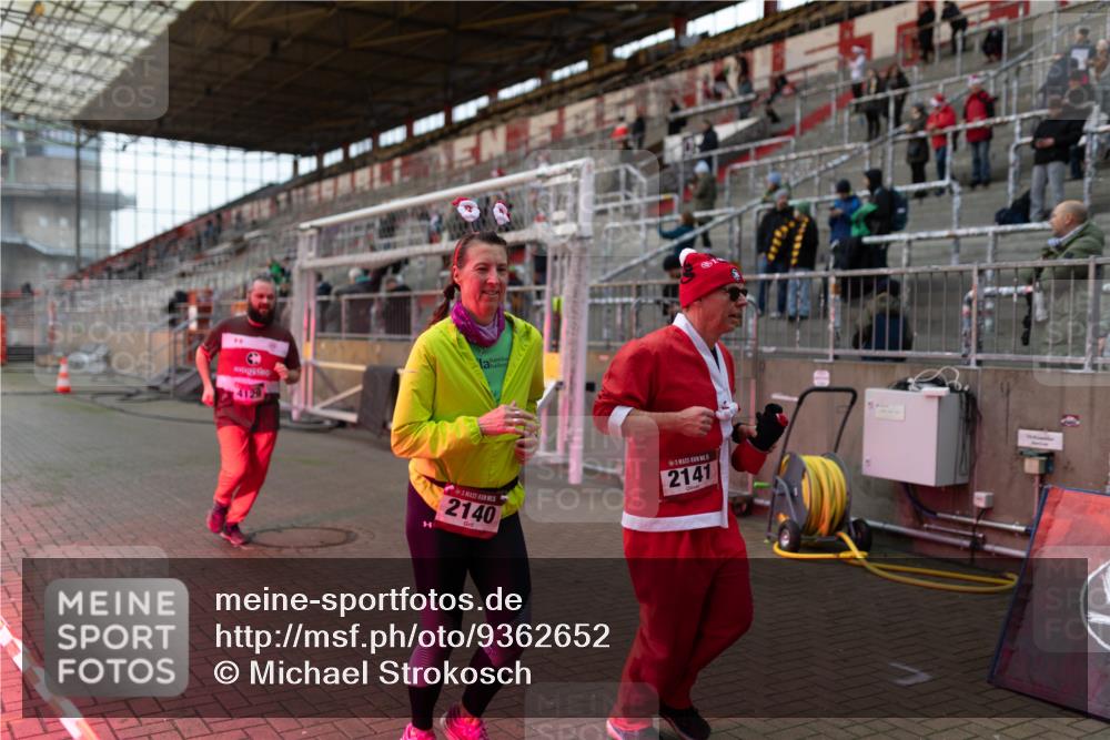 07.12.2025 - St. Pauli X-Mass-Run No. 15 Michael Strokosch http://msf.ph/oto/9362652 07.12.2025 11:00:51 Laufen 4129, 2140, 2141 meine-sportfotos.de