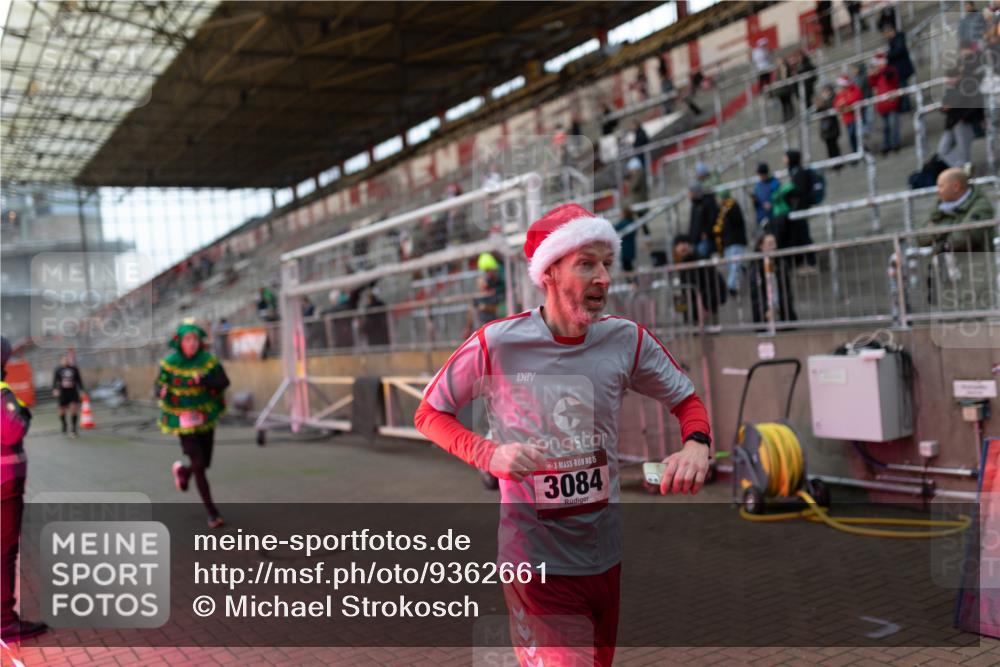 07.12.2025 - St. Pauli X-Mass-Run No. 15 Michael Strokosch http://msf.ph/oto/9362661 07.12.2025 11:01:11 Laufen 15, 3084 meine-sportfotos.de