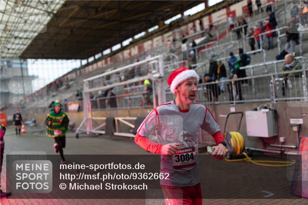07.12.2025 - St. Pauli X-Mass-Run No. 15 Michael Strokosch http://msf.ph/oto/9362662 07.12.2025 11:01:11 Laufen 15, 3084 meine-sportfotos.de