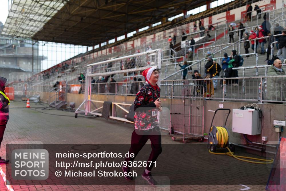 07.12.2025 - St. Pauli X-Mass-Run No. 15 Michael Strokosch http://msf.ph/oto/9362671 07.12.2025 11:01:29 Laufen 189 meine-sportfotos.de