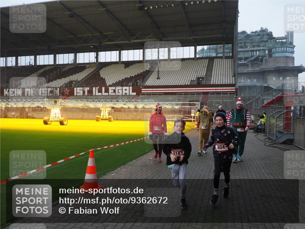 07.12.2025 - St. Pauli X-Mass-Run No. 15 Fabian Wolf http://msf.ph/oto/9362672 07.12.2025 10:01:32 Ziel 118, 393, 804, 1124, 1294, 1760, 3187, 3580, 3582, 3629, 3878 meine-sportfotos.de