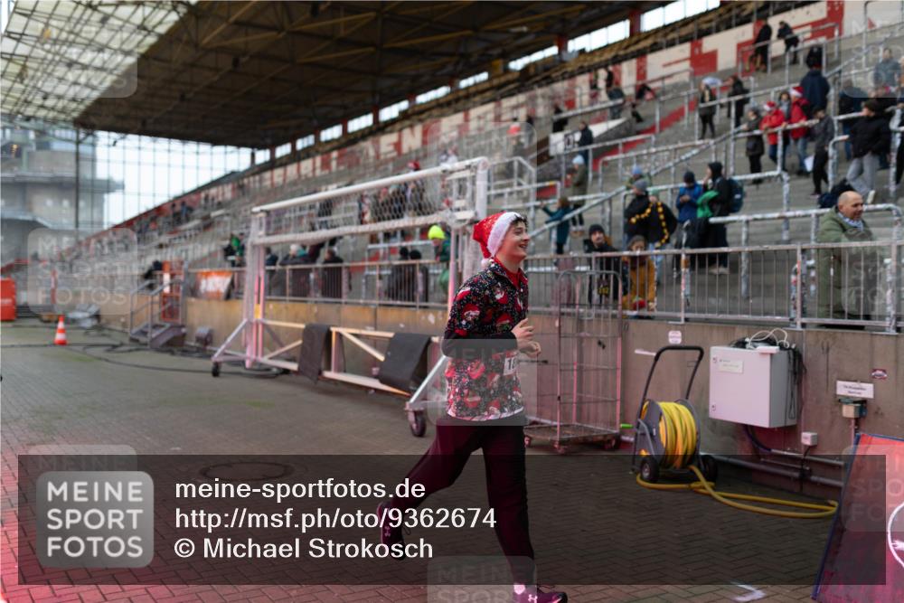 07.12.2025 - St. Pauli X-Mass-Run No. 15 Michael Strokosch http://msf.ph/oto/9362674 07.12.2025 11:01:29 Laufen  meine-sportfotos.de