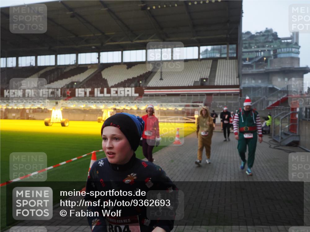 07.12.2025 - St. Pauli X-Mass-Run No. 15 Fabian Wolf http://msf.ph/oto/9362693 07.12.2025 10:01:33 Ziel 118, 393, 804, 1124, 1294, 1724, 1760, 3187, 3580, 3582, 3629, 3878 meine-sportfotos.de