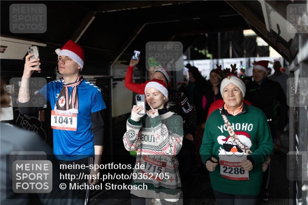 07.12.2025 - St. Pauli X-Mass-Run No. 15 Michael Strokosch http://msf.ph/oto/9362705 07.12.2025 11:13:12 Laufen 5, 1041, 15, 1715, 2286 meine-sportfotos.de