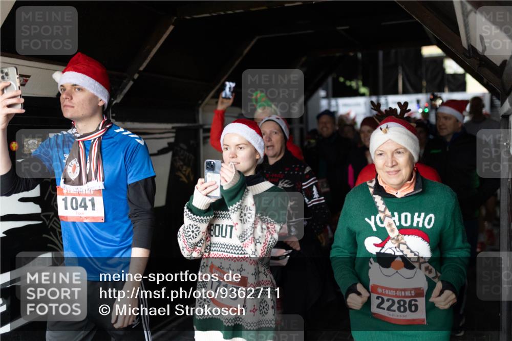07.12.2025 - St. Pauli X-Mass-Run No. 15 Michael Strokosch http://msf.ph/oto/9362711 07.12.2025 11:13:13 Laufen 1041, 1277, 15, 1715, 15, 2286 meine-sportfotos.de