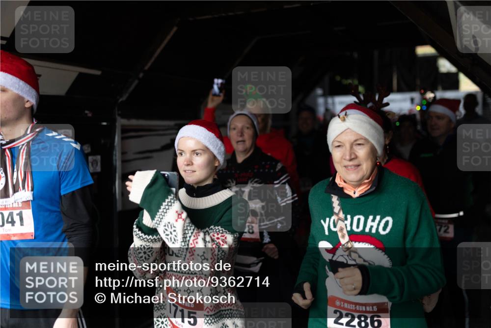 07.12.2025 - St. Pauli X-Mass-Run No. 15 Michael Strokosch http://msf.ph/oto/9362714 07.12.2025 11:13:13 Laufen 041, 15, 1715, 8, 72, 15, 2286 meine-sportfotos.de