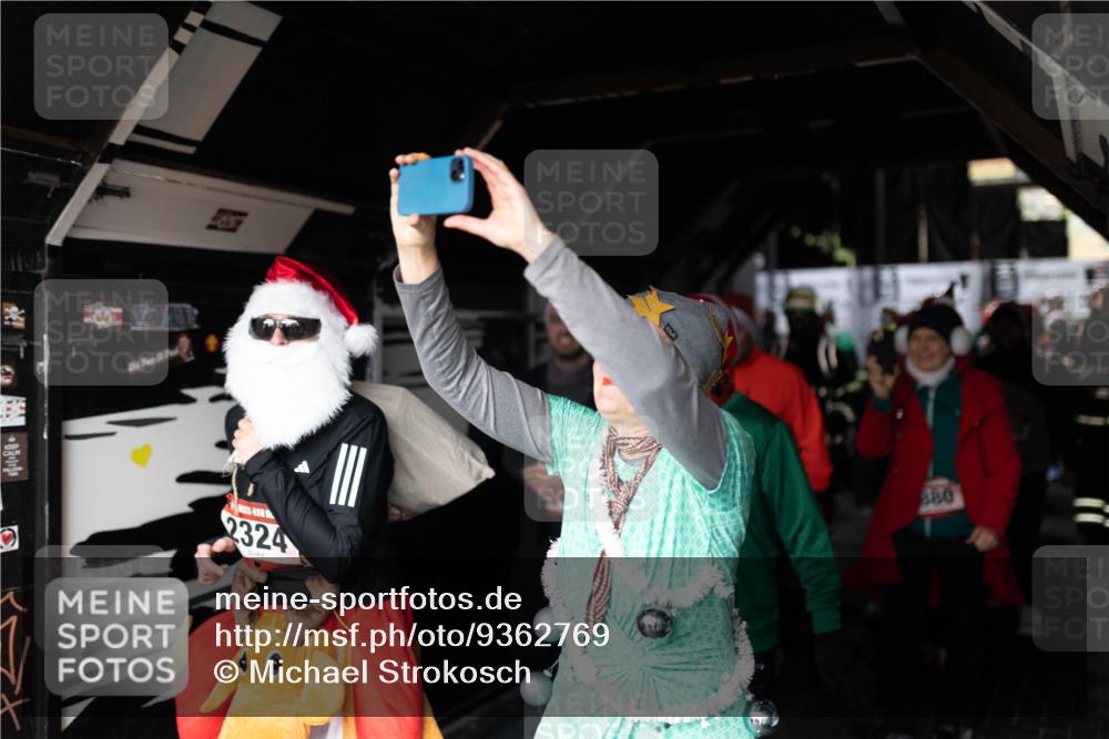 07.12.2025 - St. Pauli X-Mass-Run No. 15 Michael Strokosch http://msf.ph/oto/9362769 07.12.2025 11:13:28 Laufen 2324, 880 meine-sportfotos.de