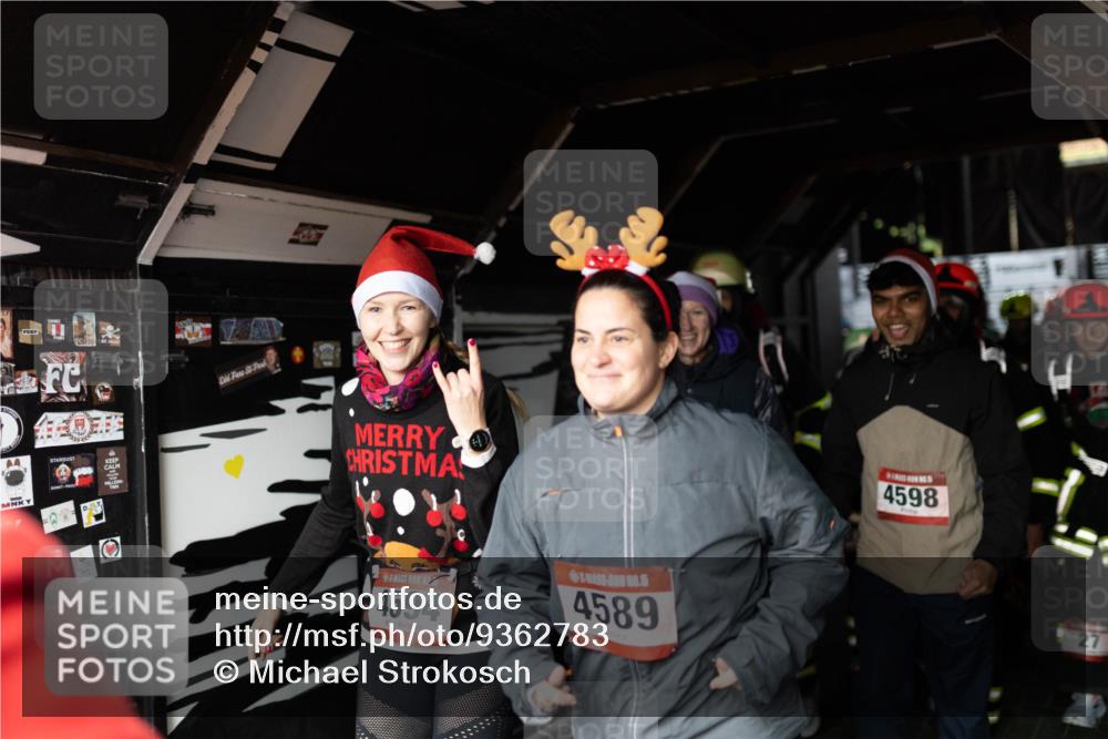 07.12.2025 - St. Pauli X-Mass-Run No. 15 Michael Strokosch http://msf.ph/oto/9362783 07.12.2025 11:13:30 Laufen 4594, 5, 4589, 4598, 27 meine-sportfotos.de