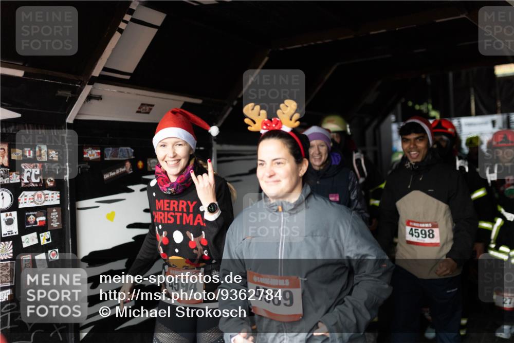 07.12.2025 - St. Pauli X-Mass-Run No. 15 Michael Strokosch http://msf.ph/oto/9362784 07.12.2025 11:13:30 Laufen 3, 4594, 4589, 4598, 27 meine-sportfotos.de