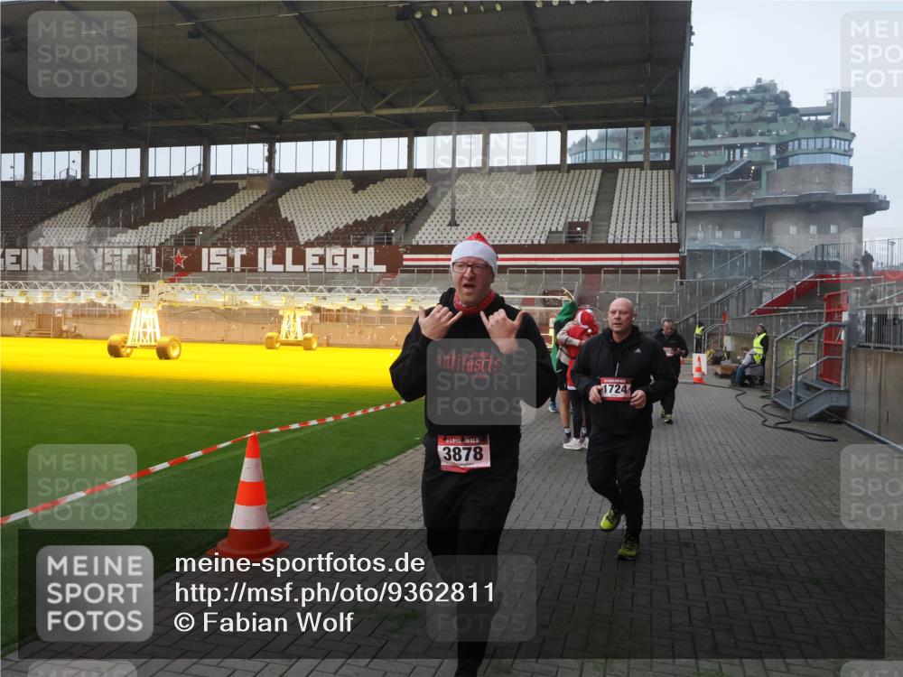 07.12.2025 - St. Pauli X-Mass-Run No. 15 Fabian Wolf http://msf.ph/oto/9362811 07.12.2025 10:01:42 Ziel 118, 393, 804, 959, 1724, 1859, 2167, 2681, 3187, 3580, 3582, 3629, 3878 meine-sportfotos.de