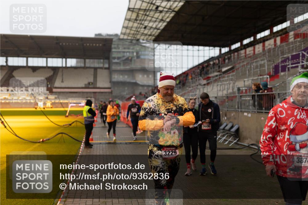 07.12.2025 - St. Pauli X-Mass-Run No. 15 Michael Strokosch http://msf.ph/oto/9362836 07.12.2025 11:19:33 Laufen 5, 3229, 3606, 403874 meine-sportfotos.de
