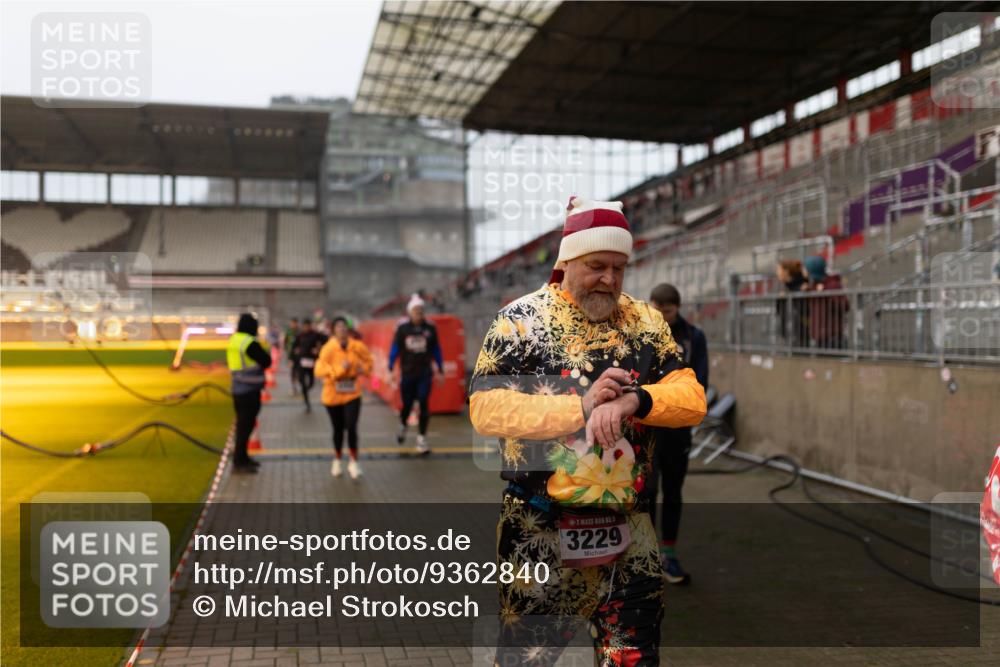 07.12.2025 - St. Pauli X-Mass-Run No. 15 Michael Strokosch http://msf.ph/oto/9362840 07.12.2025 11:19:34 Laufen 5, 3229 meine-sportfotos.de