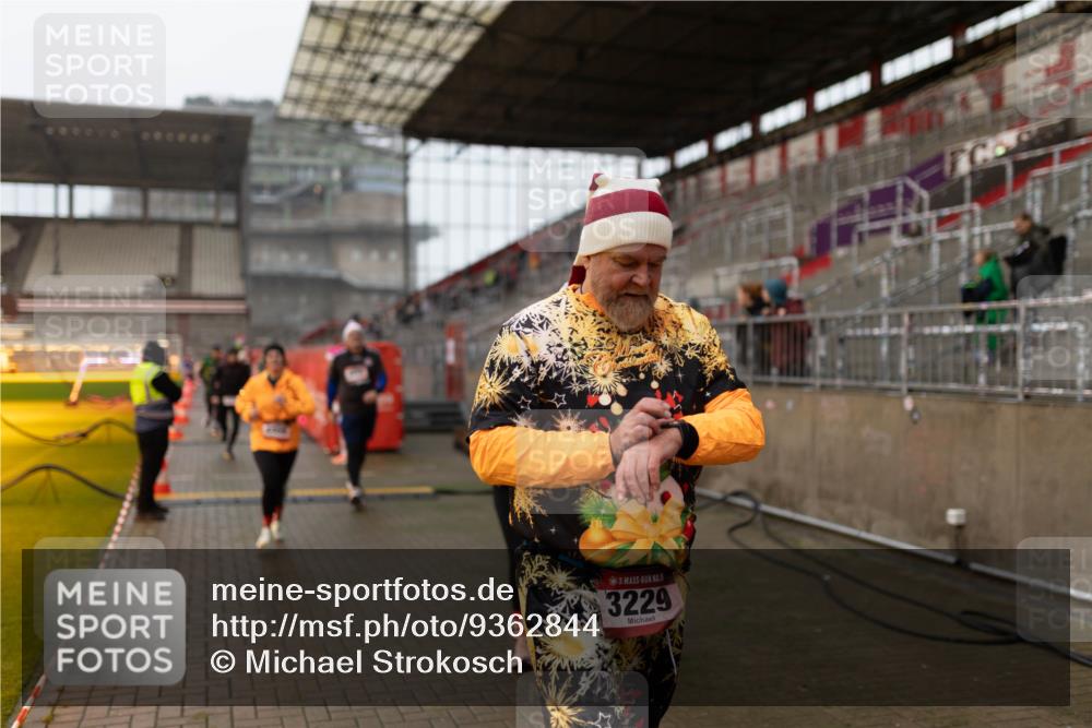 07.12.2025 - St. Pauli X-Mass-Run No. 15 Michael Strokosch http://msf.ph/oto/9362844 07.12.2025 11:19:34 Laufen 5, 3229 meine-sportfotos.de