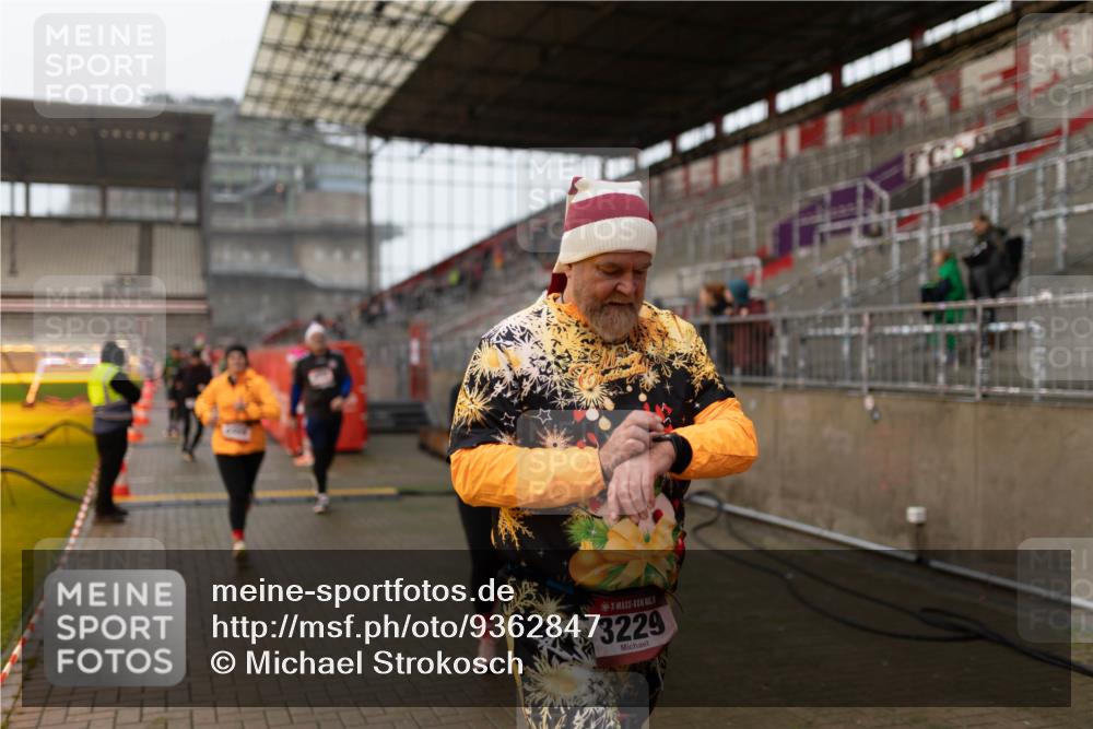 07.12.2025 - St. Pauli X-Mass-Run No. 15 Michael Strokosch http://msf.ph/oto/9362847 07.12.2025 11:19:35 Laufen 5, 3229 meine-sportfotos.de