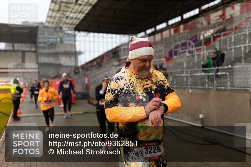 07.12.2025 - St. Pauli X-Mass-Run No. 15 Michael Strokosch http://msf.ph/oto/9362851 07.12.2025 11:19:35 Laufen 5, 3229 meine-sportfotos.de