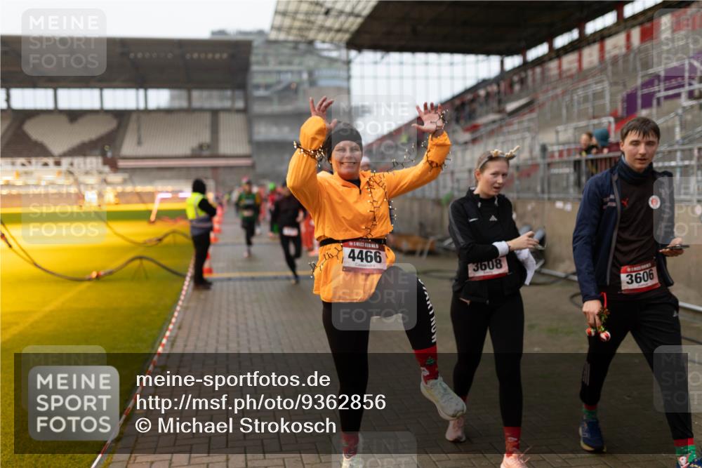 07.12.2025 - St. Pauli X-Mass-Run No. 15 Michael Strokosch http://msf.ph/oto/9362856 07.12.2025 11:19:36 Laufen 00000, 4466, 3608, 3606 meine-sportfotos.de