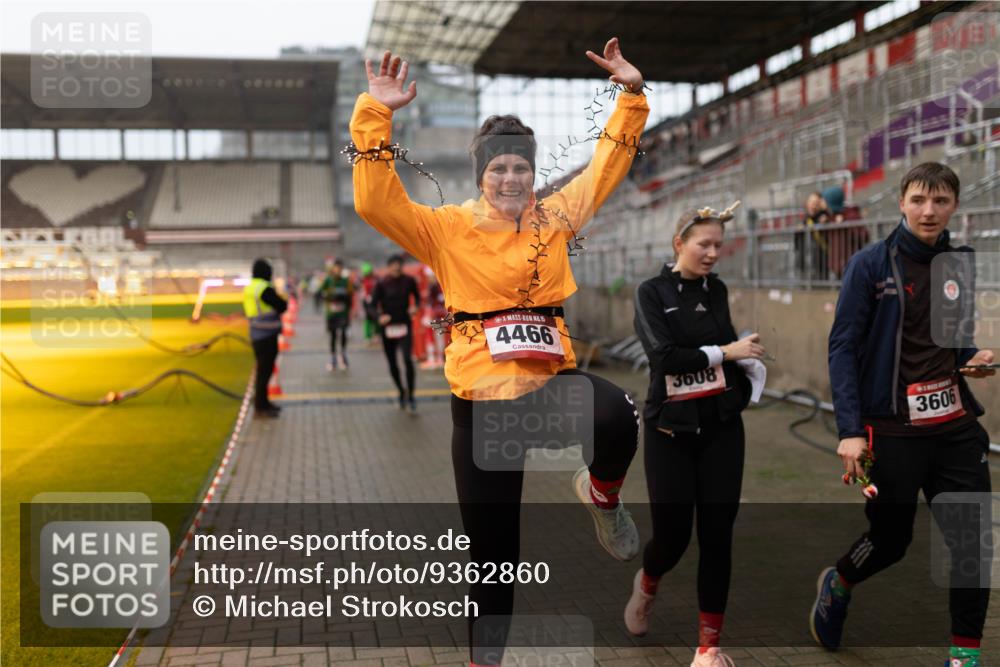 07.12.2025 - St. Pauli X-Mass-Run No. 15 Michael Strokosch http://msf.ph/oto/9362860 07.12.2025 11:19:36 Laufen 15, 4466, 3608, 3606 meine-sportfotos.de