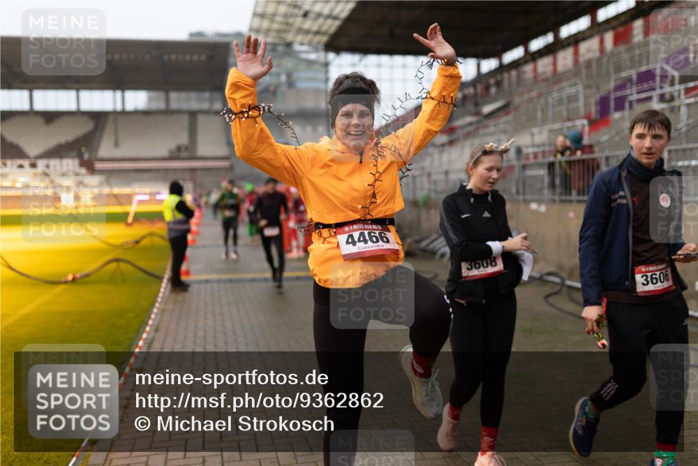 07.12.2025 - St. Pauli X-Mass-Run No. 15 Michael Strokosch http://msf.ph/oto/9362862 07.12.2025 11:19:36 Laufen 15, 4466, 3608, 3606 meine-sportfotos.de