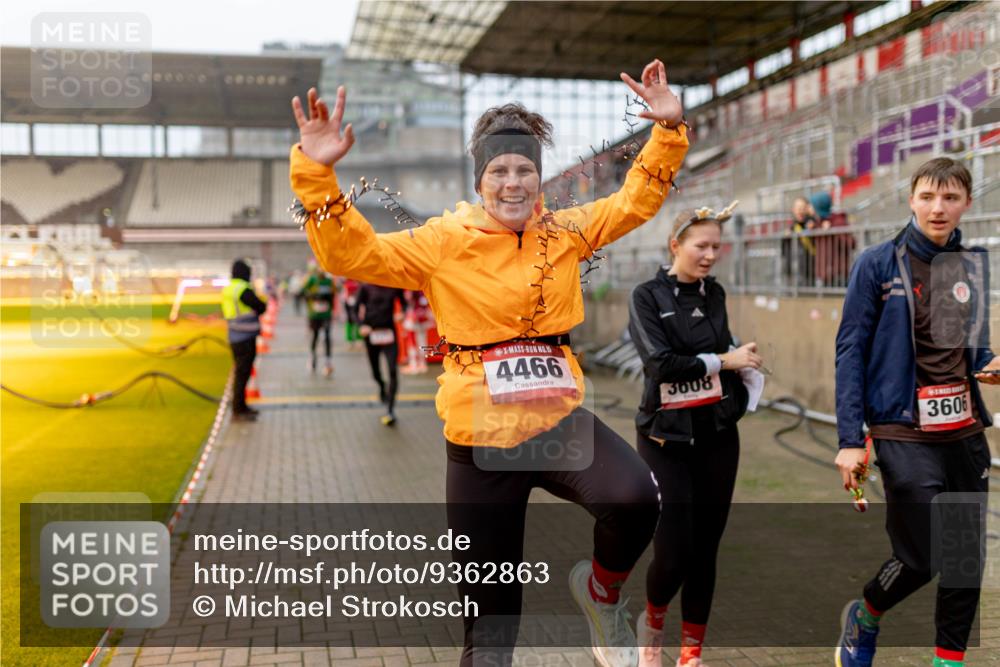 07.12.2025 - St. Pauli X-Mass-Run No. 15 Michael Strokosch http://msf.ph/oto/9362863 07.12.2025 11:19:37 Laufen 15, 4466, 3608, 3606 meine-sportfotos.de