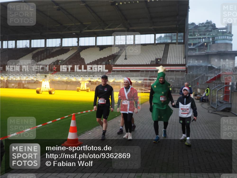 07.12.2025 - St. Pauli X-Mass-Run No. 15 Fabian Wolf http://msf.ph/oto/9362869 07.12.2025 10:01:48 Ziel 959, 1724, 1859, 2167, 2681, 3580, 3582, 3629 meine-sportfotos.de