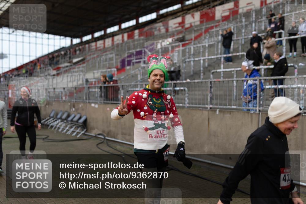 07.12.2025 - St. Pauli X-Mass-Run No. 15 Michael Strokosch http://msf.ph/oto/9362870 07.12.2025 11:19:54 Laufen 433 meine-sportfotos.de
