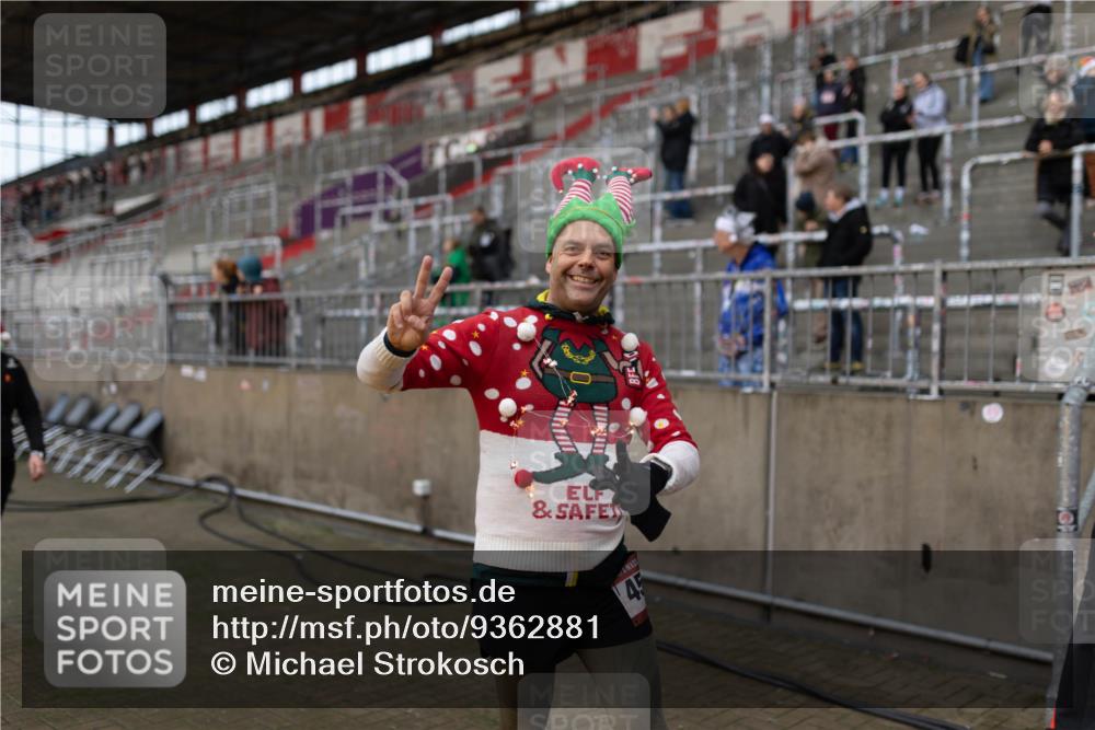 07.12.2025 - St. Pauli X-Mass-Run No. 15 Michael Strokosch http://msf.ph/oto/9362881 07.12.2025 11:19:54 Laufen 45 meine-sportfotos.de