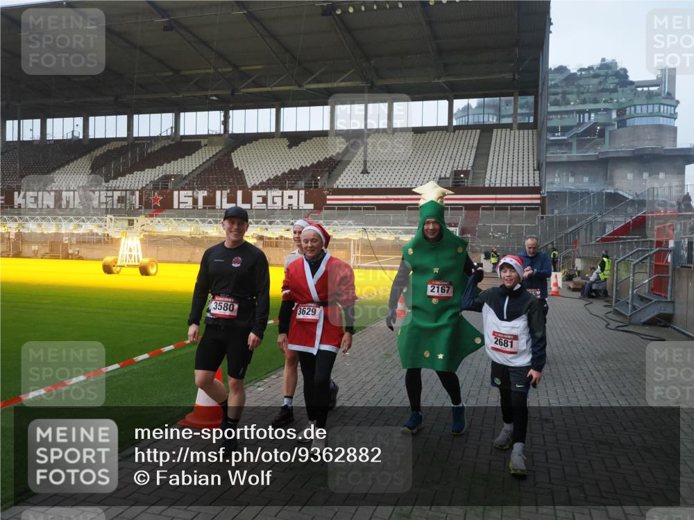 07.12.2025 - St. Pauli X-Mass-Run No. 15 Fabian Wolf http://msf.ph/oto/9362882 07.12.2025 10:01:50 Ziel 959, 1724, 1859, 2167, 2681, 3580, 3582, 3629 meine-sportfotos.de