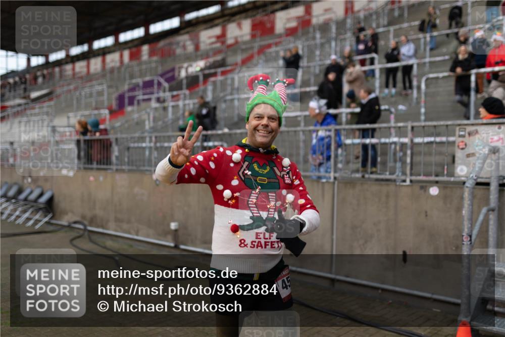 07.12.2025 - St. Pauli X-Mass-Run No. 15 Michael Strokosch http://msf.ph/oto/9362884 07.12.2025 11:19:54 Laufen 45 meine-sportfotos.de
