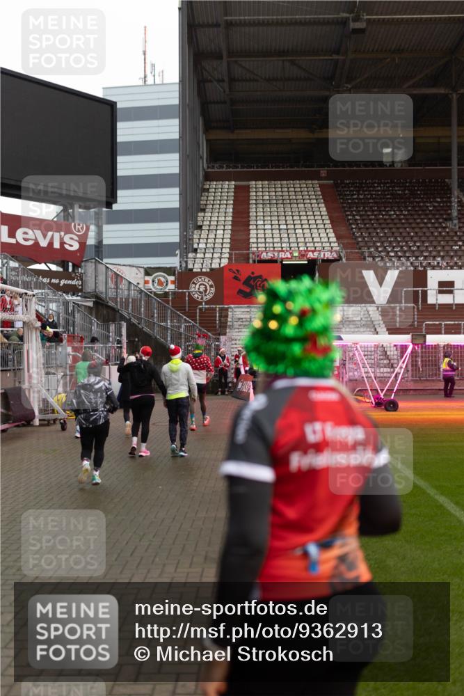 07.12.2025 - St. Pauli X-Mass-Run No. 15 Michael Strokosch http://msf.ph/oto/9362913 07.12.2025 11:20:06 Laufen 67 meine-sportfotos.de