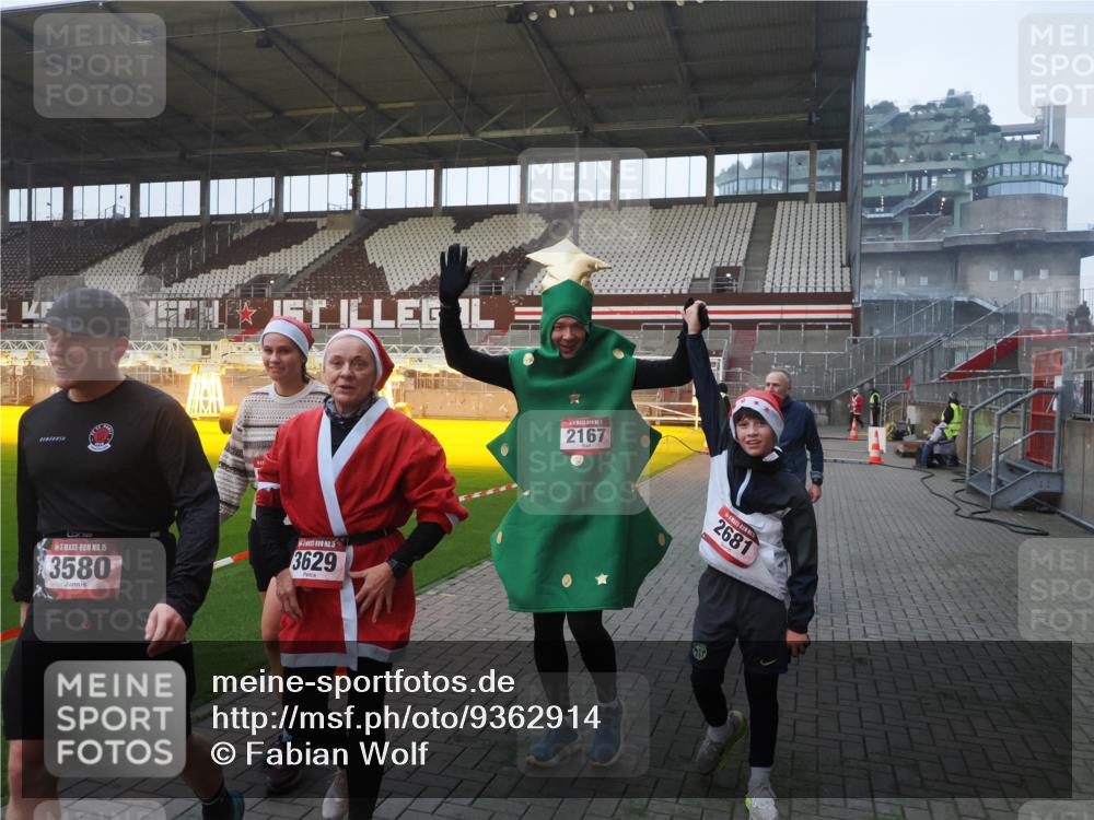 07.12.2025 - St. Pauli X-Mass-Run No. 15 Fabian Wolf http://msf.ph/oto/9362914 07.12.2025 10:01:51 Ziel 959, 1724, 1859, 2167, 2681, 3580, 3582, 3629 meine-sportfotos.de