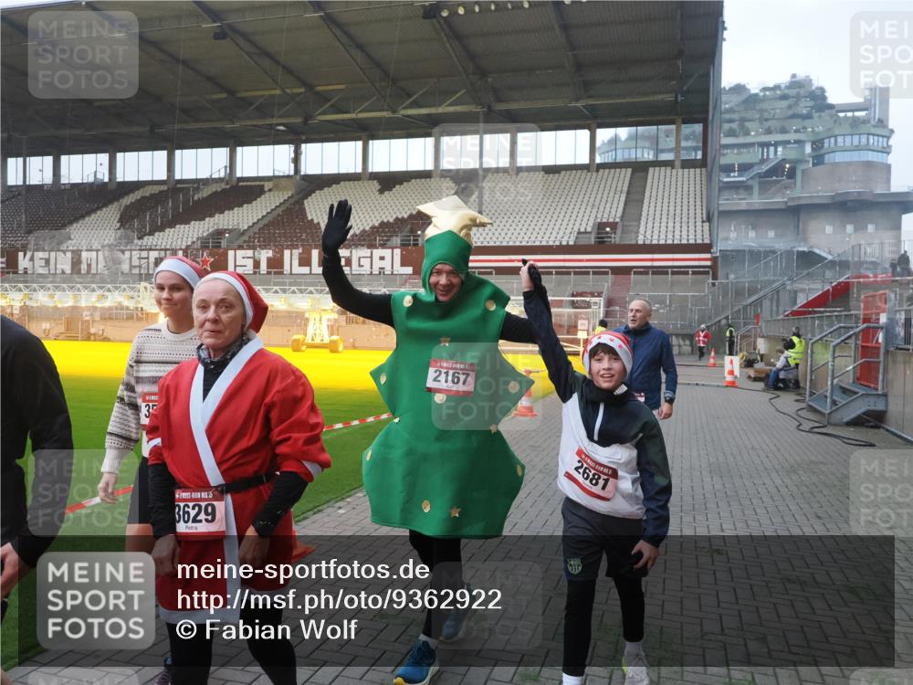 07.12.2025 - St. Pauli X-Mass-Run No. 15 Fabian Wolf http://msf.ph/oto/9362922 07.12.2025 10:01:51 Ziel 959, 1724, 1859, 2167, 2681, 3580, 3582, 3629 meine-sportfotos.de