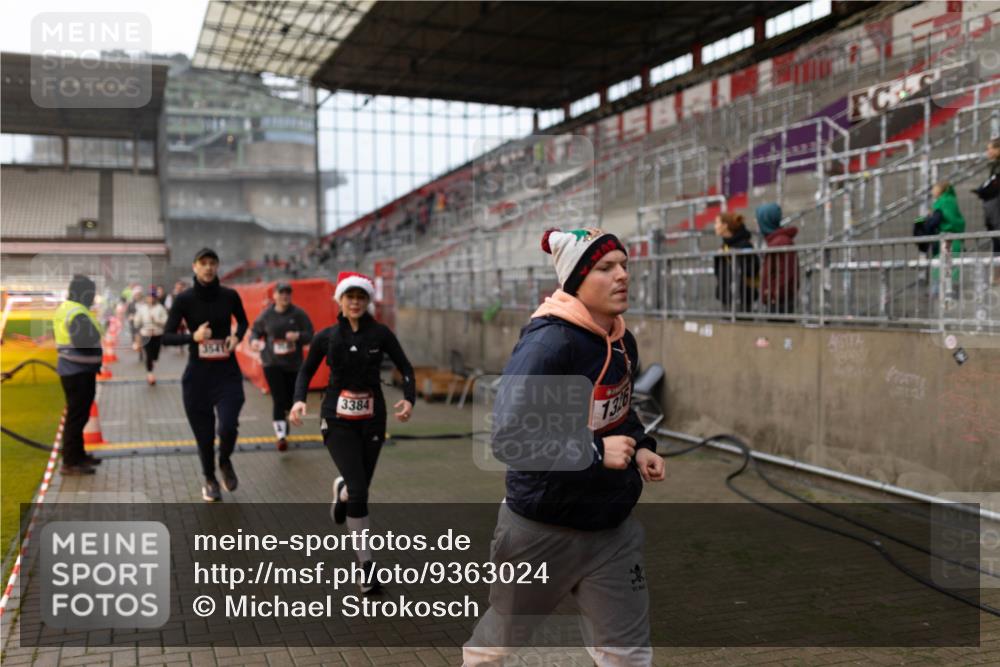07.12.2025 - St. Pauli X-Mass-Run No. 15 Michael Strokosch http://msf.ph/oto/9363024 07.12.2025 11:21:40 Laufen 3384, 1316 meine-sportfotos.de