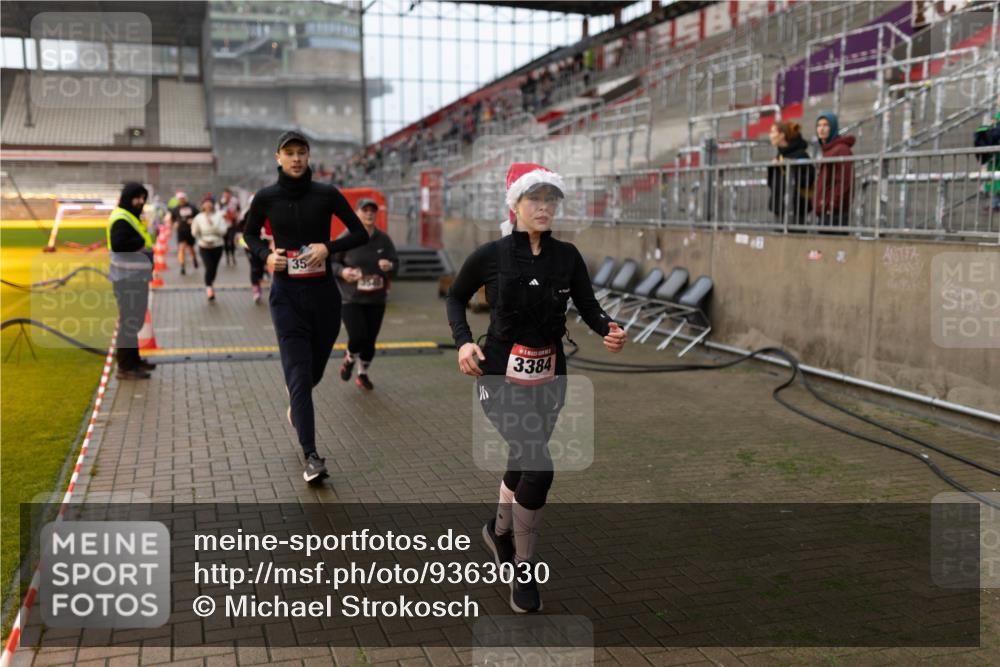 07.12.2025 - St. Pauli X-Mass-Run No. 15 Michael Strokosch http://msf.ph/oto/9363030 07.12.2025 11:21:41 Laufen 35, 3384 meine-sportfotos.de