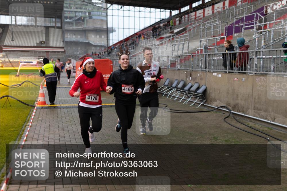 07.12.2025 - St. Pauli X-Mass-Run No. 15 Michael Strokosch http://msf.ph/oto/9363063 07.12.2025 11:21:47 Laufen 4170, 4169, 62 meine-sportfotos.de
